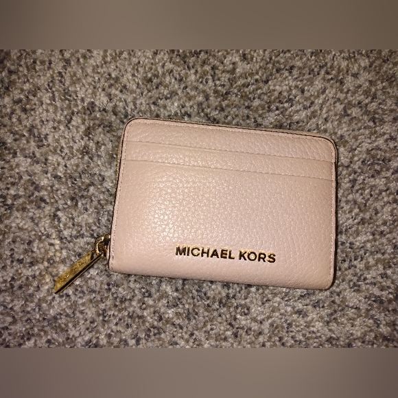 Michael Kors Soft Pink Crossbody Purse and Wallet Set - Picture 4 of 7